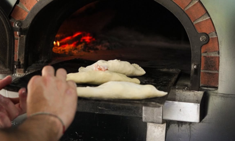 Une cuisson au four à bois