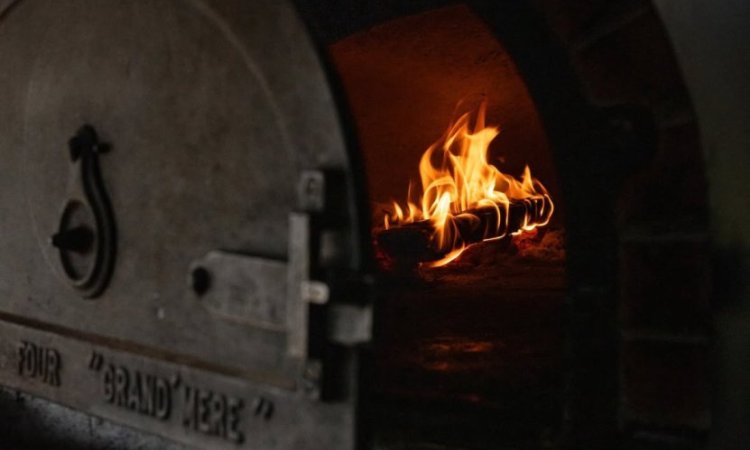 Pourquoi la cuisson au feu de bois rend chaque Chausson Gascon unique et savoureux